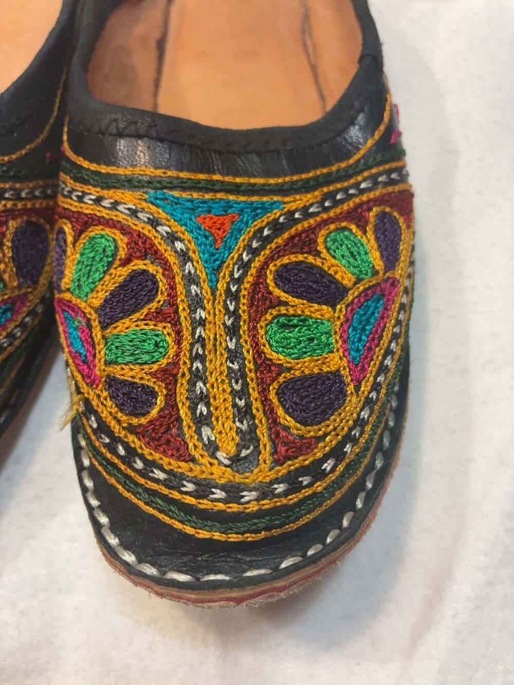 Handcrafted Embroidered Leather Mule Slides Size 8 - Picture 2 of 8